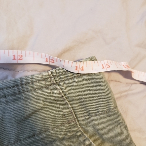 St. John’s Bay Chino Shorts Olive Green Women's 10 Nuetral Everyday Summer EUC - Picture 8 of 9